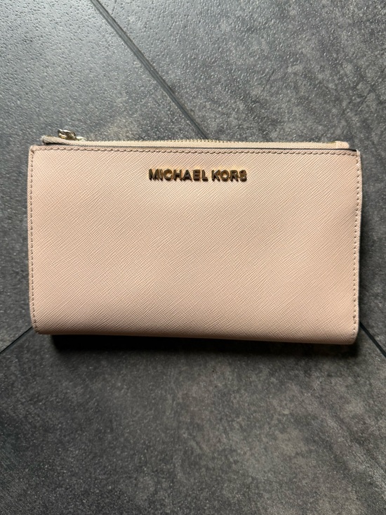 Michael Kors Handbags - Michael Kors Pebbled Wrislet